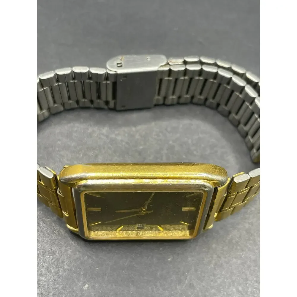 Pulsar Quartz VZ22-X009 Watch Gold Tone Rectangular Black Dial Vintage Band